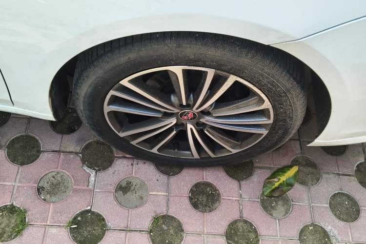 Used Roewe i6 2020 PLUS 1.6L CVT 4G Connected Glory Flagship Edition Right Front Wheel Hub