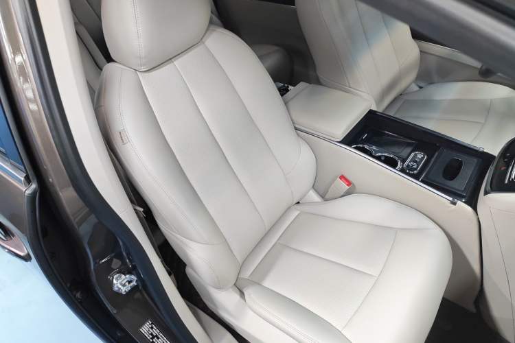 Used Buick GL8 2023 Land Executive Class Smart Enjoyment Model
