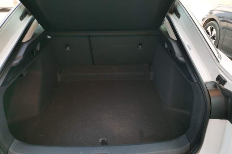 Used Volkswagen ID.7 VIZZION 2024 AIR model Trunk