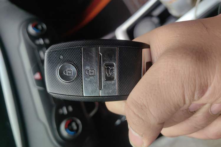 Used Kia Sorento 2015 Sorento L 2.4L Gasoline 4WD Elite Edition 7 Seats China IV Standard
