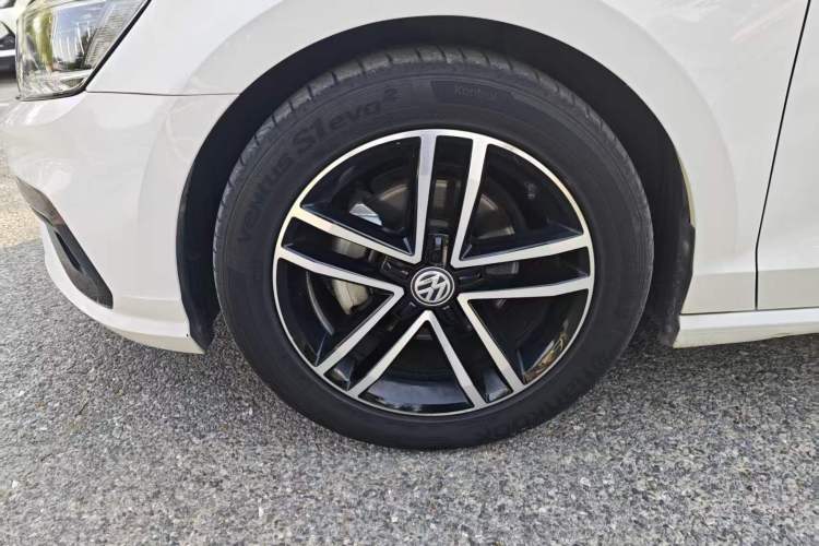 Used Volkswagen Lamando 2021 280TSI DSG Comfort Edition Left Front Wheel Hub