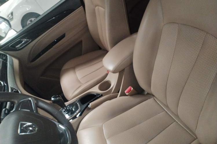 Used Baojun 730 2016 1.8L iAMT Comfort Version 7 Seats Left Front Seat