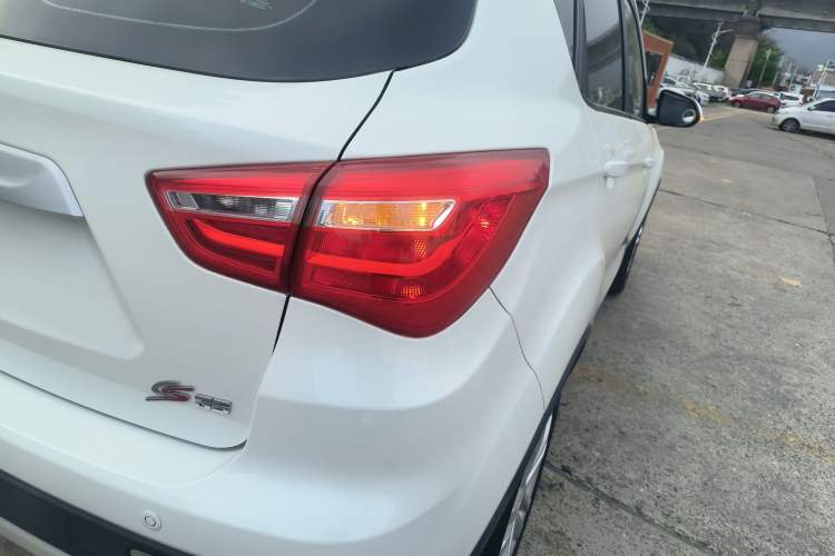 Used CHANGAN CS35 2017 1.6L Manual Luxury Model
