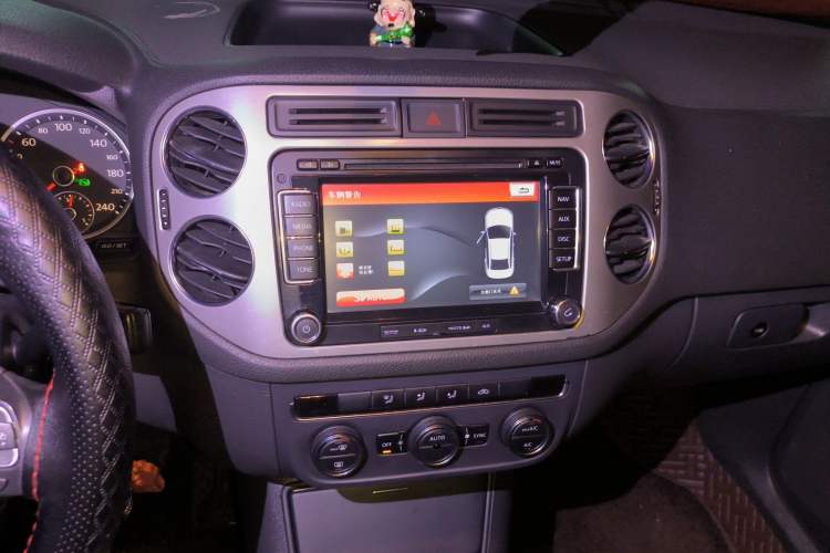 Used Volkswagen Tiguan 2013 1.8 TSI Automatic Two-Wheel Drive Comfort Edition Audio And AC Panel