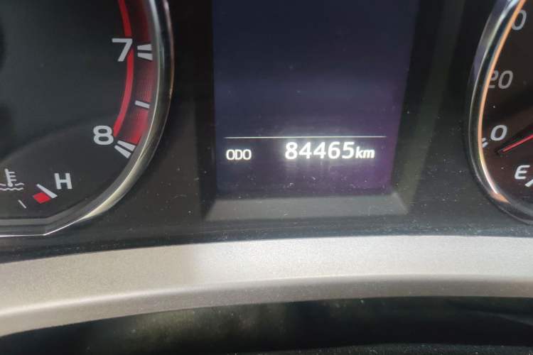 Used Toyota RAV4 2018 2.5L Automatic 4x4 Elite i Edition Odometer Close Up