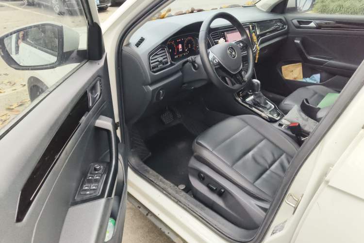 Used Volkswagen T-ROC 2022 280TSI DSG Two-Wheel Drive Comfort PLUS Driver Seat