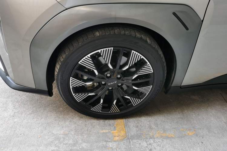 Used AION Y 2022 70 Tech Edition Lithium Iron Phosphate