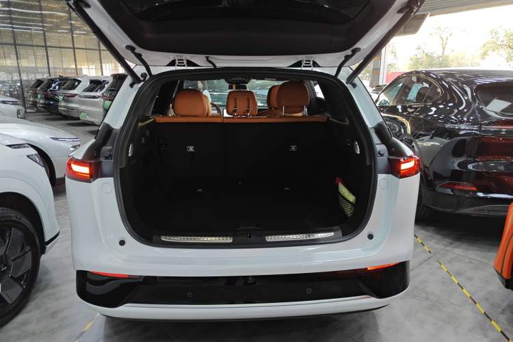 Used XPeng G9 2025 625 Long-Range Max Trunk