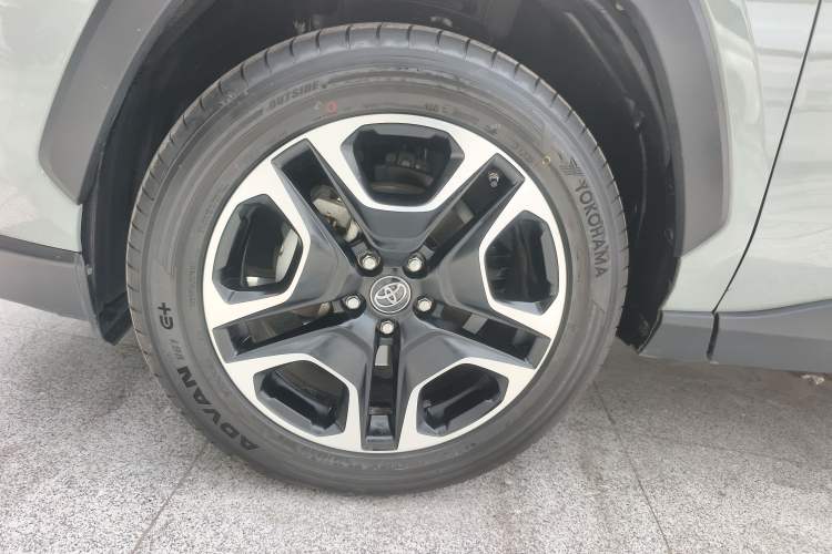 Used Toyota RAV4 2021 2.0L CVT Four-Wheel Drive Premium Edition