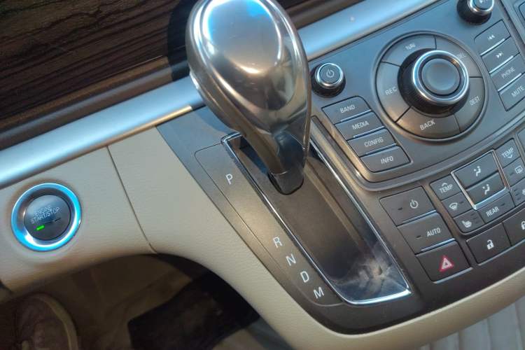 Used Buick GL8 2011 3.0L GT Luxury Business Haoya Edition
