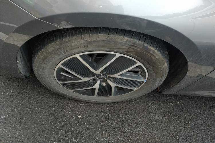 Used BYD Qin L 2024 DM-i 80KM Beyond Model Left Front Wheel Hub