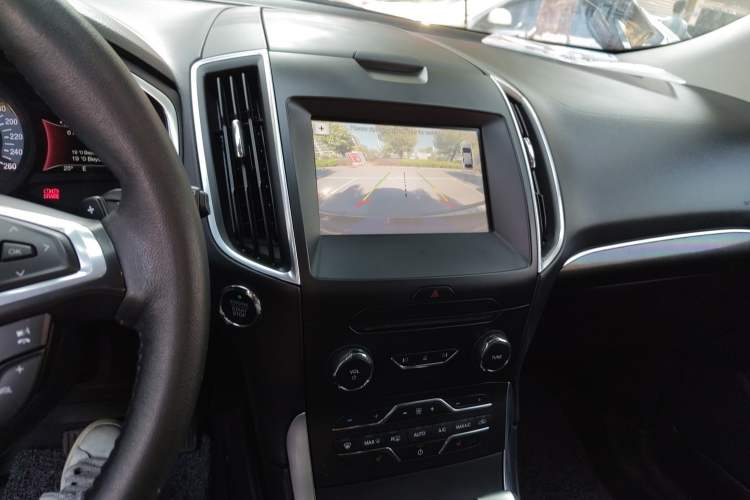 Used Ford Edge 2016 EcoBoost 245 Two-Wheel-Drive Titanium 7-Seater
