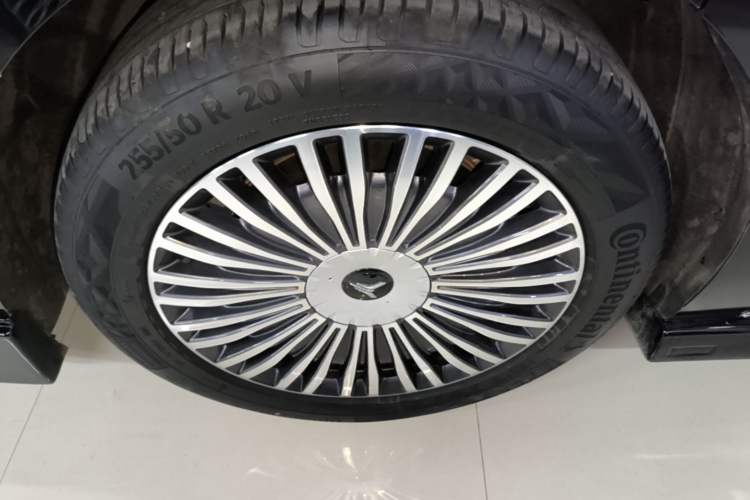 Used VOYAH Dream 2025 PHEV Four-Wheel Drive Prestige Kunpeng Edition
