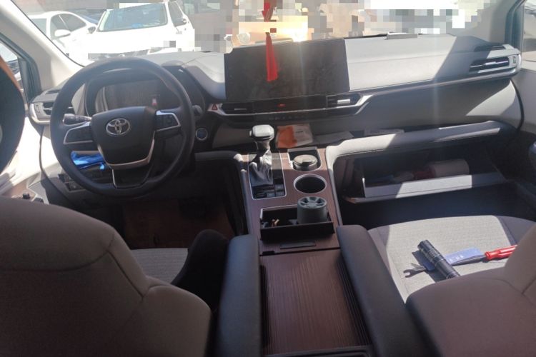 Used Toyota SIENNA 2023 2.5L Hybrid Comfort Edition Center Console