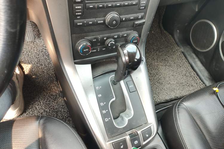 Used Chevrolet Captiva 2013 2.4L Two-Wheel Drive City Edition 7-Seater Gear Lever
