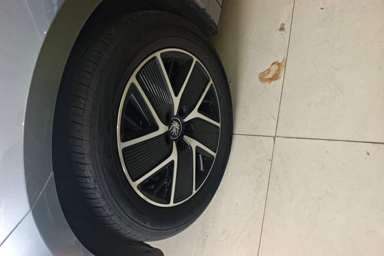 Used BYD Qin L 2024 DM-i 120KM Leading Model Left Front Wheel Hub