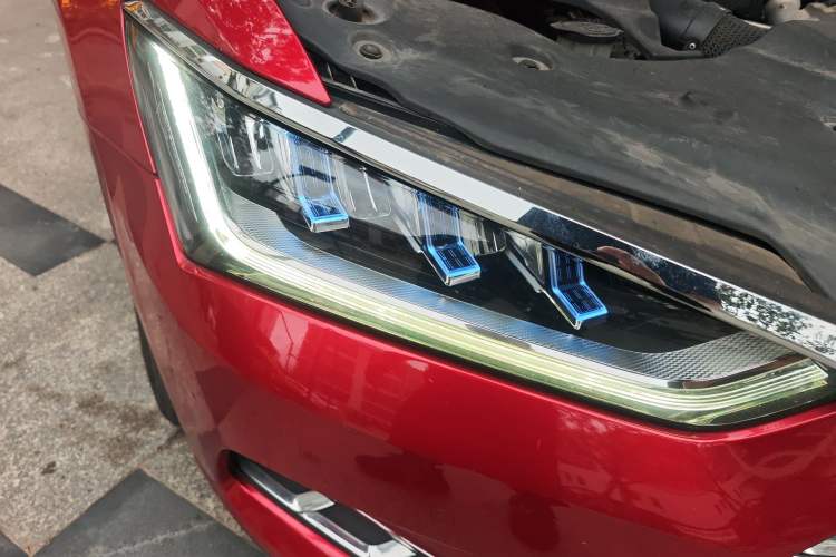 Used BYD Qin Pro New Energy 2018 DM 1.5TI Automatic Smart Connect Enjoyment Model Right Front Headlight