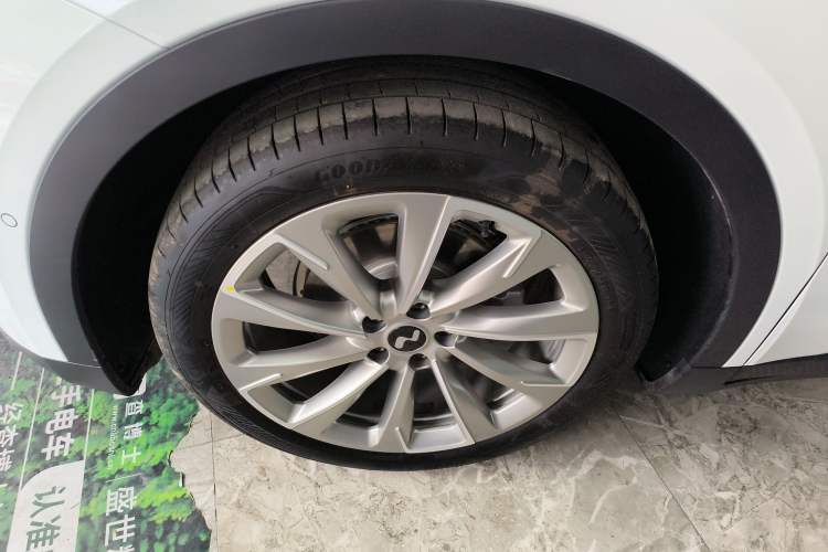 Used ONVO L60 2025 Model—60 kWh Rear-Wheel-Drive Version Left Front Wheel Hub