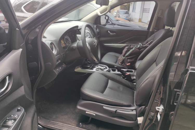 Used Nissan Terra 2018 2.5L Automatic 4x4 Luxury Edition Driver Seat