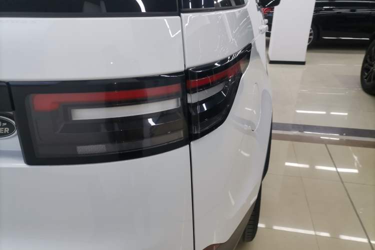 Used Land Rover Discovery 2020 2.0T SE
