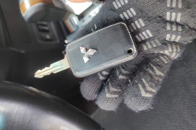 Used Mitsubishi Pajero 2016 3.0L Automatic Luxury Version China V Standard Vehicle Key