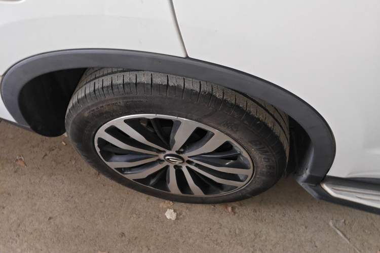 Used GAC Trumpchi GS4 2017 235T Automatic Two-Wheel Drive Luxury Smart Connectivity Version Right Rear Wheel Hub