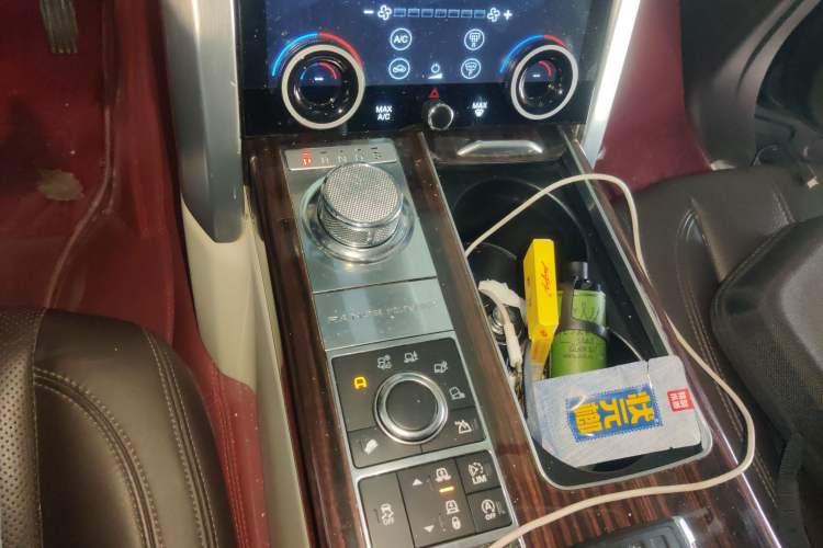 Used Land Rover Range 2017 3.0 SC V6 Vogue Extended Version Gear Lever