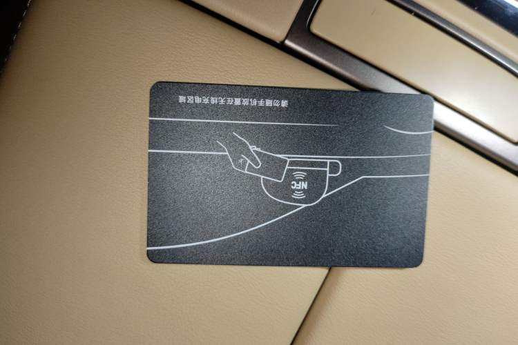 Used Denza D9 2022 DM-i 1040 Prestige Model
