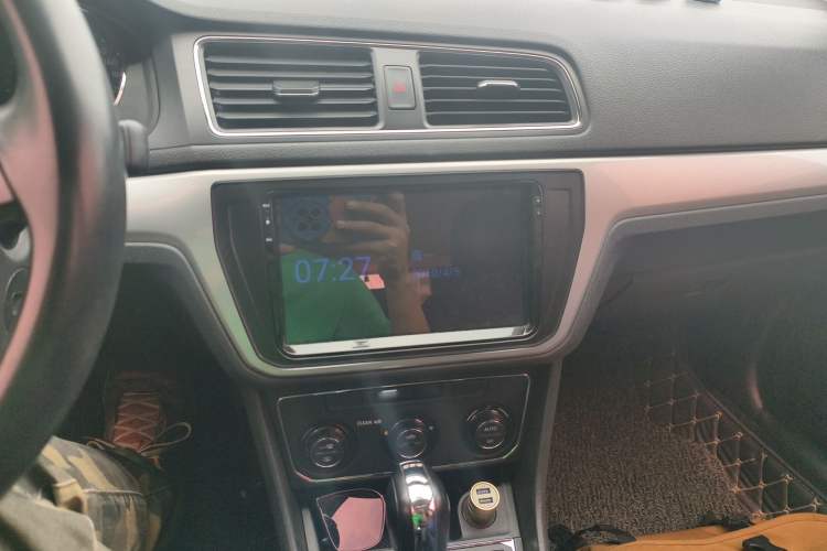 Used Volkswagen Gran Lavida 2017 180TSI DSG Comfort Edition Audio And AC Panel