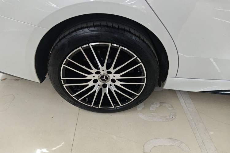 Used Mercedes-Benz C-Class 2023 Revised C 200 L Sport Edition Right Rear Wheel Hub