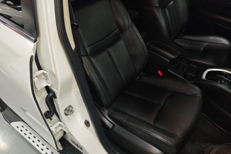 Used Nissan X-Trail 2017 2.0L CVT 7-Seater Comfort Edition 2WD Right Front Seat