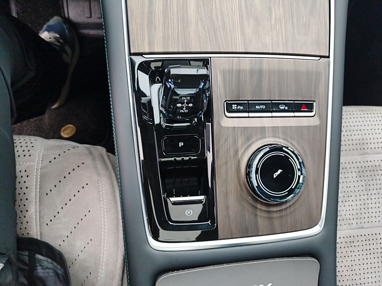 Geely Auto Monjaro L 2025 Dongfang Yao 2.0TD Automatic Lanxing Edition — снимка 14
