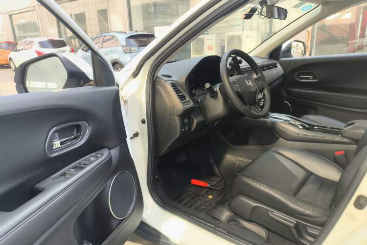 Used Honda Vezel 2015 1.8L CVT 2WD Luxury Model
