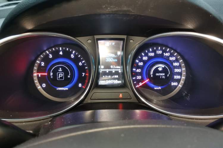 Used Hyundai Santa Fe 2013 2.4L Automatic Two-Wheel Drive Smart Version