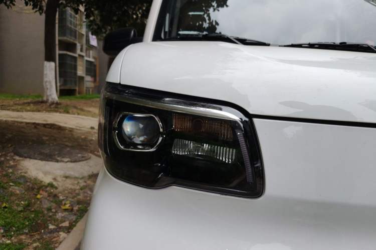 Used Wuling Zhiguang New Energy 2025 Standard Model Right Front Headlight