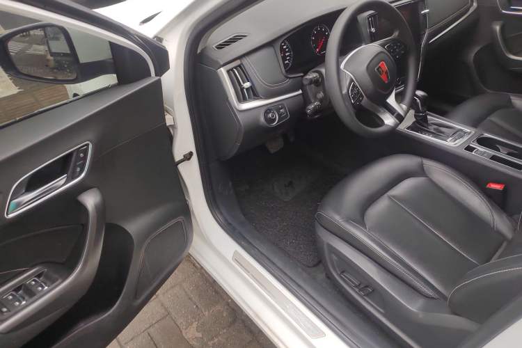 Used Roewe i6 2020 PLUS 1.6L CVT 4G Connected Glory Flagship Edition
