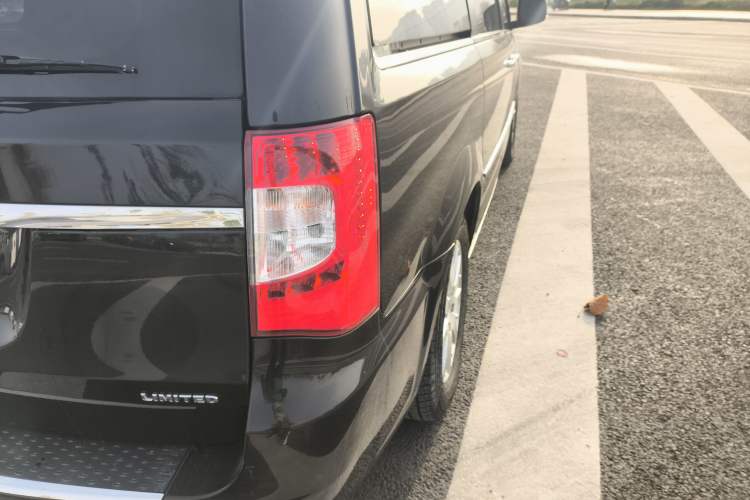 Used Chrysler Grand Voyager 2013 3.6L Luxury Edition