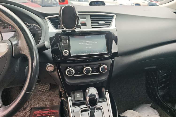 Used Nissan Sylphy 2018 1.6XV CVT Deluxe Edition Audio And AC Panel