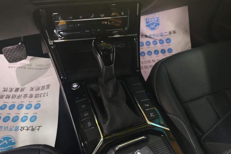 Used Volkswagen Passat 2025 Outstanding Model 380TSI Starry Dragon Glorious Edition Gear Lever