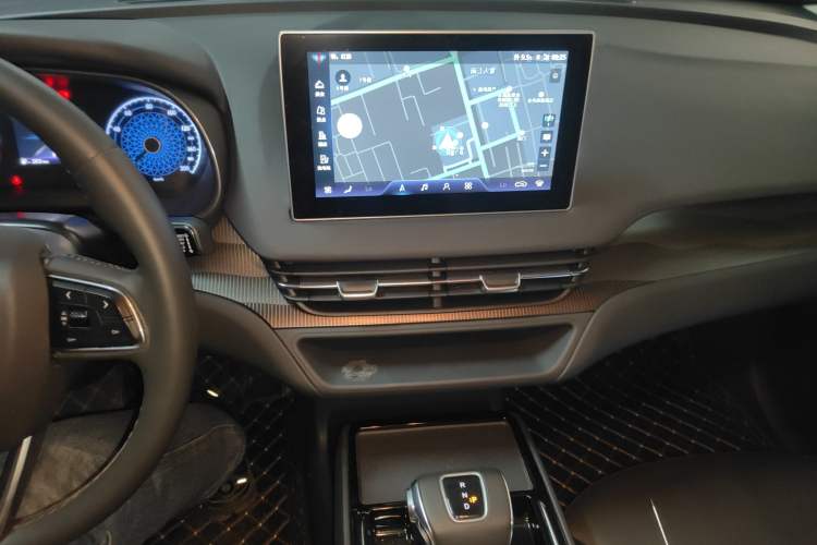 Used Hongqi E-QM5 2022 431 km Charge & Enjoy Edition
