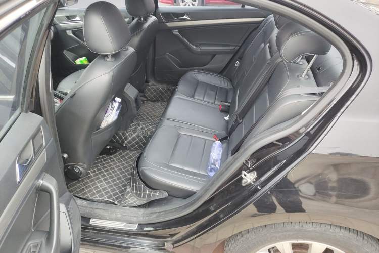 Used Volkswagen Lavida 2015 1.6L Manual Comfort Edition
