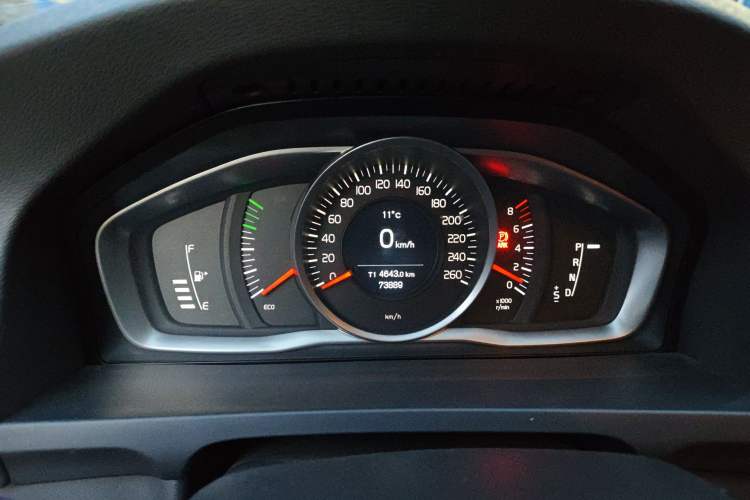 Used Volvo S60 2015 S60L 2.0T Zhiyuan Edition
