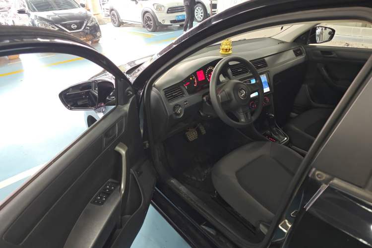 Used Volkswagen Santana 2015 1.6L Automatic Fashion Edition
