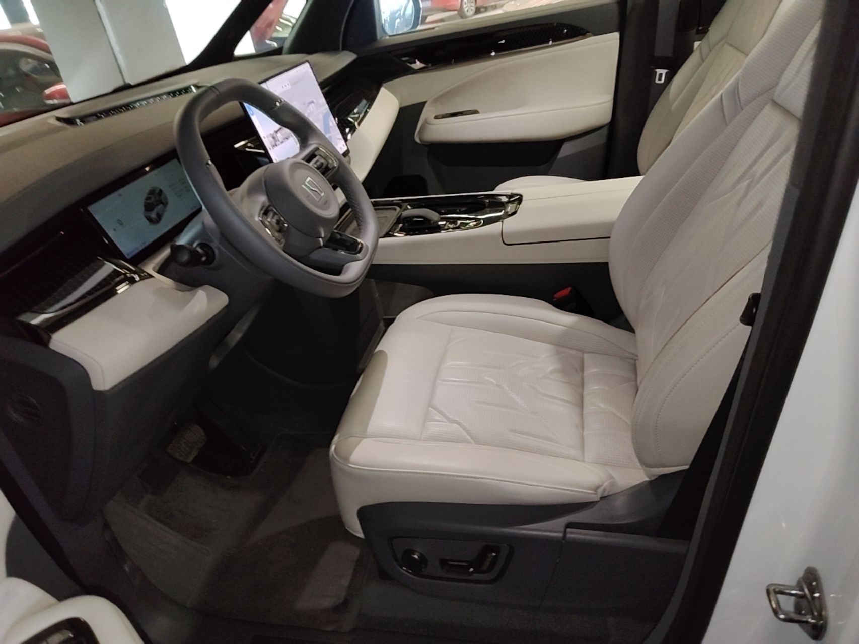 Zeekr 009 2024 7-Seater Walk-Through Version Four-Wheel Drive 108 kWh — снимка 17