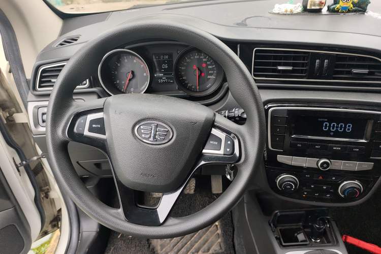 Used FAW Junpai D60 2017 1.5L Manual Entry-Level Model Steering Wheel