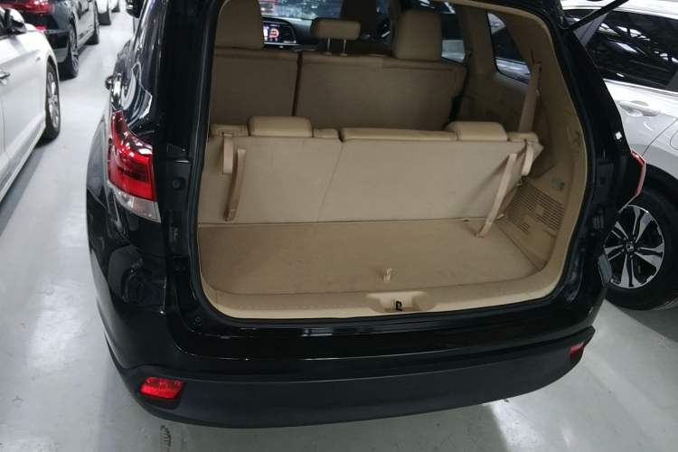 Used Toyota Highlander 2021 2.0T Four-Wheel Drive Elite Edition 7-Seater Trunk