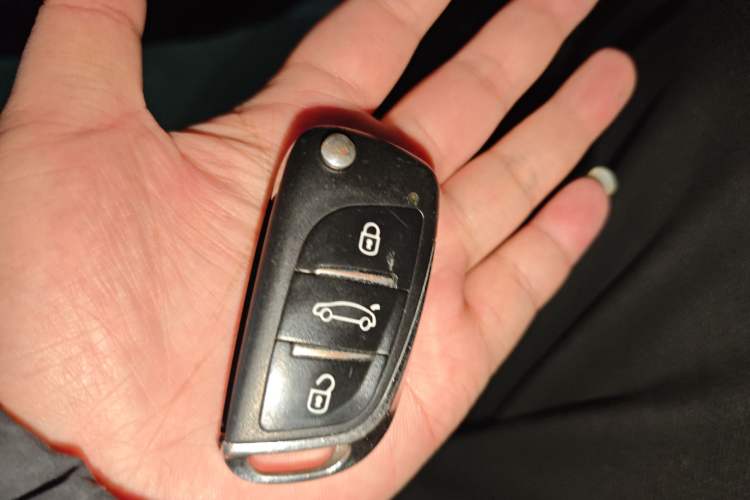 Used Mitsubishi Lancer EX 2016 1.8L CVT Black-and-White Retro Edition Vehicle Key