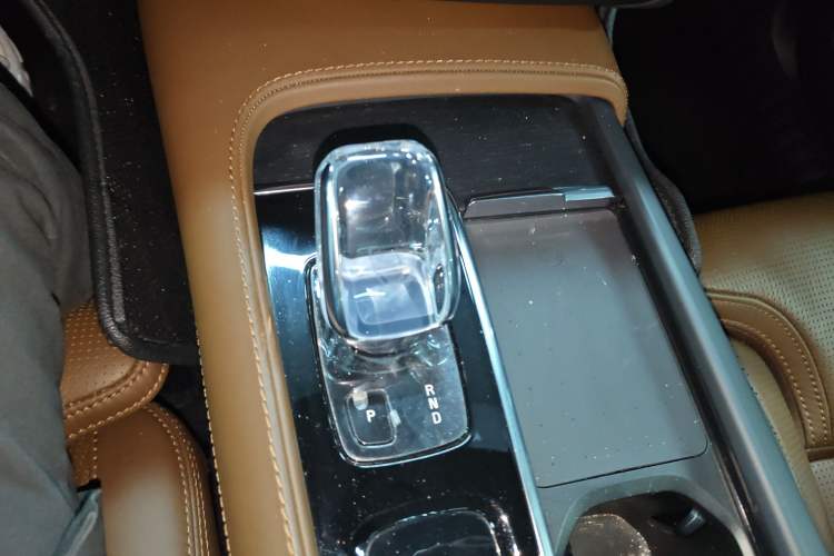 Used Volvo XC90 2021 B6 Luxury Smart Edition 7-Seater Gear Lever