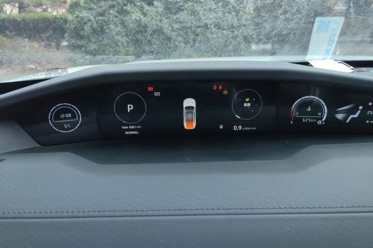 Used Changan UNI-V 2023 1.5T Premium Model
