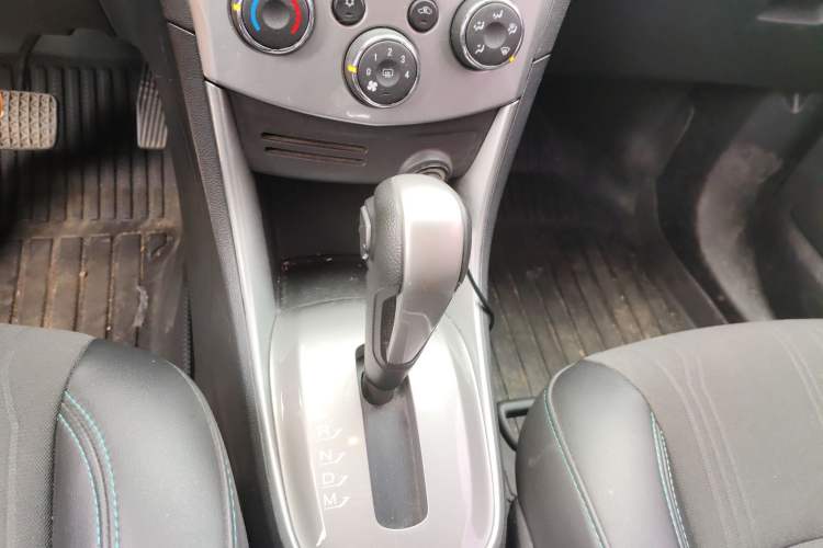 Used Chevrolet Trax 2016 1.4T Automatic Two-Wheel Drive Luxury Version Gear Lever